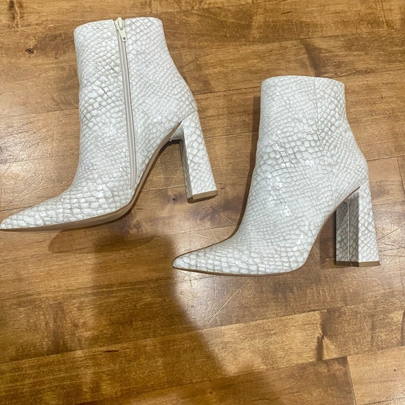 Steve Madden Tarra boots size 8 -RARE white snake skin - Picture 4 of 6